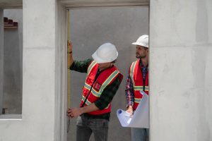 Montaż drzwi wejściowych – Najczęstsze błędy i jak ich uniknąć, aby drzwi służyły latami